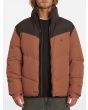 Chaqueta acolchada Volcom Goldsmooth Mocha para hombre abierta