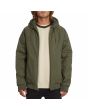 Hombre con Chaqueta resistente al agua con capucha Volcom Hernan 5K Military abierta