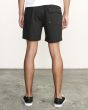 Hombre con pantalón corto RVCA Escape Elastic Short 17" negro posterior