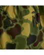 Detalle del bolsillo trasero con cremallera Florence Marine X en el pantalón Airtex verde camuflaje

