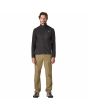 Hombre con forro polar técnico Patagonia Air Fleece Jacket Negro slim fit