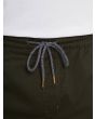 Hombre con pantalón corto elástico Volcom Frickin 19" verde cordón