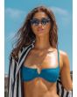 Mujer con Gafas de sol I-SEA Crosby Slate con lentes polarizadas verdes