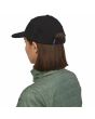 Mujer con Gorra Patagonia '73 Skyline Trad Cap Negra Unisex posterior