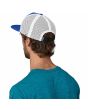 Hombre con Gorra de malla Patagonia Duckbill Trucker Lost and Found Passage Blue Unisex posterior