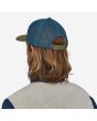 Hombre con Gorra de malla Patagonia P-6 Logo Trucker Hat Garden Green Unisex posterior
