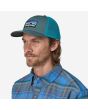 Hombre con Gorra Trucker Patagonia P-6 Logo Nouveau Green Unisex