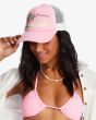 Mujer con Gorra Trucker Billabong Across Waves Pink Wink rosa