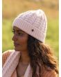 Mujer con gorro de punto Roxy Beloved Sunset Rosa lifestyle placa metálica