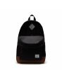 Interior de la mochila Herschel Heritage 24L negra y marrón con forro a rayas y compartimento abierto