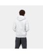 Hombre con sudadera de capucha Carhartt WIP Hooded Carhartt Sweat gris con logo rojo posterior