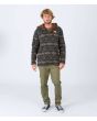 Hombre con sudadera de capucha Hurley Modern Surf Poncho Sherpa negra frontal