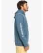 Hombre con Sudadera orgánica de capucha Quiksilver The Original Azul lateral