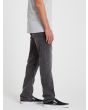 Hombre con pantalón vaquero de corte recto Volcom Vorta Denim gris lateral