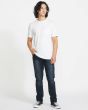 Hombre con Pantalón Vaquero Volcom Vorta Denim Azul New Vintage Blue corte slim