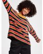 Mujer con Suéter Oversize de chenilla Volcom Prism Break multicolor a rayas frontal