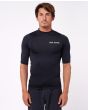 Hombre con camiseta de protección solar Rip Curl Icons Perf SSL UV UPF 50+ negra