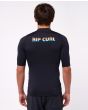 Hombre con camiseta de protección solar Rip Curl Icons Perf SSL UV UPF 50+ negra posterior