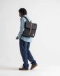 Hombre con Mochila Herschel City Backpack 16 Litros Negra Unisex