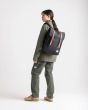 Mujer con Mochila Herschel Survey 20 Litros Negra Unisex