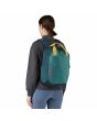 Mujer con Mochila Patagonia Atom Tote Pack 20L Wetland Blue Unisex