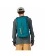 Hombre con Mochila Patagonia Black Hole Pack 25 Litros Belay Blue Azul Turquesa Unisex