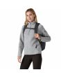 Mujer con Mochila Patagonia Refugio Daypack 26L Smolder Blue Azul Marino Unisex correa esternón