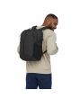 Hombre con Mochila Patagonia Refugio Daypack 26 Litros Negra Unisex