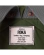 Mochila vegana mediana Roka Bantry B Sustainable Nylon verde aguacate etiqueta
