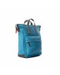 Mochila vegana mediana Roka London Bantry B Sustainable Nylon azul petróleo lateral