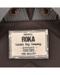 Mochila vegana Pequeña Roka Bantry B nailon reciclado color chocolate oscuro etiqueta