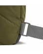 Mochila mediana Roka London Bantry B Sustainable Canvas Verde Musgo Unisex hebilla