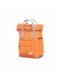 Mochila pequeña vegana Roka Canfield B Nailon reciclado naranja quemado Unisex lateral