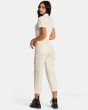 Mujer con mono largo de manga corta RVCA Recession Collection blanco bolsillos traseros