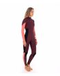 Traje de Surf de Neopreno Hurley Advantage 4/3mm Fullsuit para mujer en color granate y rosa derecha