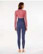 Traje de Surf de Neopreno sin cremallera Rip Curl E-Bomb 5/3 para mujer en color rosa y azul marino posterior
