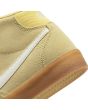 Zapatillas de Skate Nike SB Bruin High Amarillas con logo blanco talón