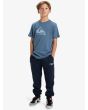 Niño con pantalón deportivo Quiksilver Youth Slim Jogger Azul Marino Oscuro corte ajustado