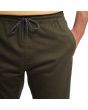 Hombre con pantalón deportivo Volcom Frickin Slim Tapered Jogger Verde cintura elástica