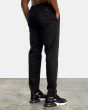 Hombre con pantalón Deportivo Rvca VA Sport Spectrum III negro izquierda posterior