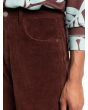Mujer con pantalón de pana ancho Roxy Surf On Cloud Chocolate bolsillo delantero