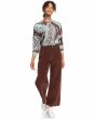 Mujer con pantalón de pana ancho Roxy Surf On Cloud Chocolate frontal