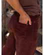 Mujer con pantalón de pana ancho Roxy Surf On Cloud Chocolate Lifestyle bolsillo