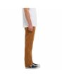 Hombre con pantalón de pana Volcom Solver 5 Pocket Corduroy Marrón lateral