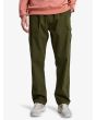 Hombre con pantalón Quiksilver Taxer Regular Cargo Verde