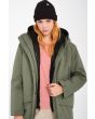 Mujer con Parka gruesa con capucha Volcom Somestone 10K Wintermoss abierta