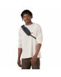Hombre con Mochila Bandolera Patagonia Atom Sling Bag 8L Smolder Blue Unisex correa