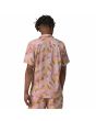 Hombre con camisa de manga corta Patagonia M's Back Step Shirt Channeling Spring Milkweed Mauve posterior