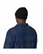 Hombre con Gorro de invierno Patagonia Fisherman's Rolled Beanie Negro Unisex posterior