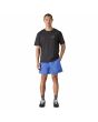 Hombre con Pantalón corto tipo bañador Patagonia Men's Baggies Shorts 5in Azul Abundant Blue ajuste relajado